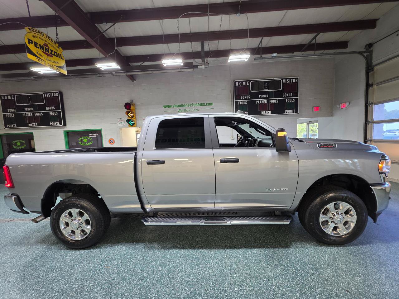 Used 2024 RAM 2500 Big Horn w/ Level 2 Equipment Group AWD/4WD image 5