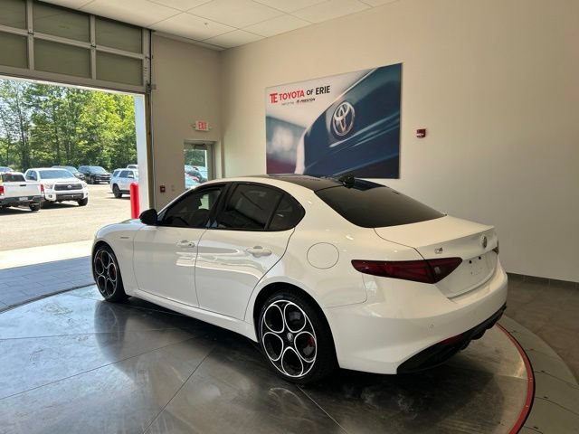 Used 2022 Alfa Romeo Giulia Veloce AWD/4WD image 5