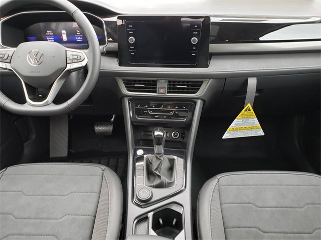 New 2025 Volkswagen Taos SE image 9