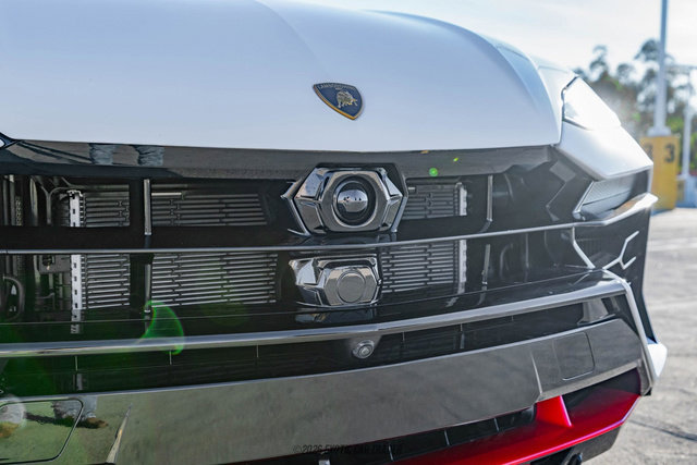 Used 2025 Lamborghini Urus SE AWD/4WD image 45