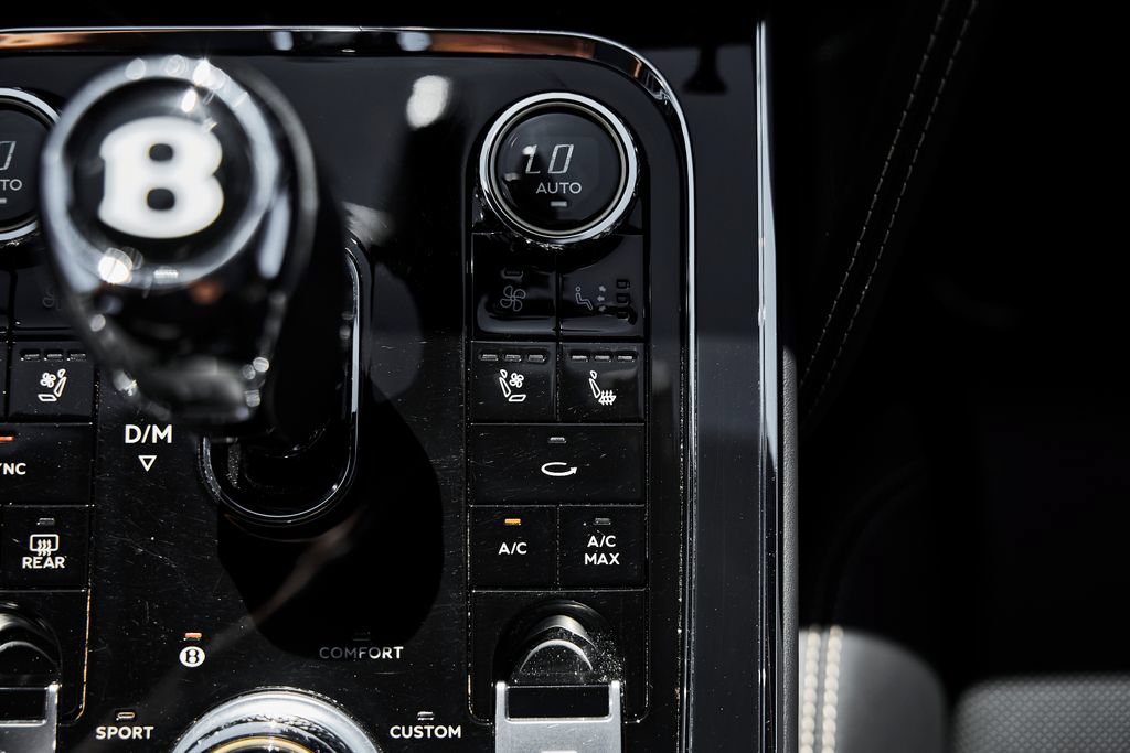 Used 2024 Bentley Flying Spur V8 AWD/4WD image 72