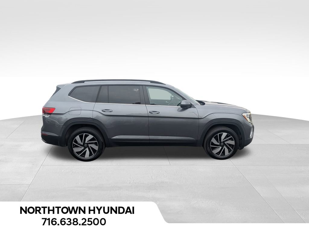 Used 2025 Volkswagen Atlas SE image 2