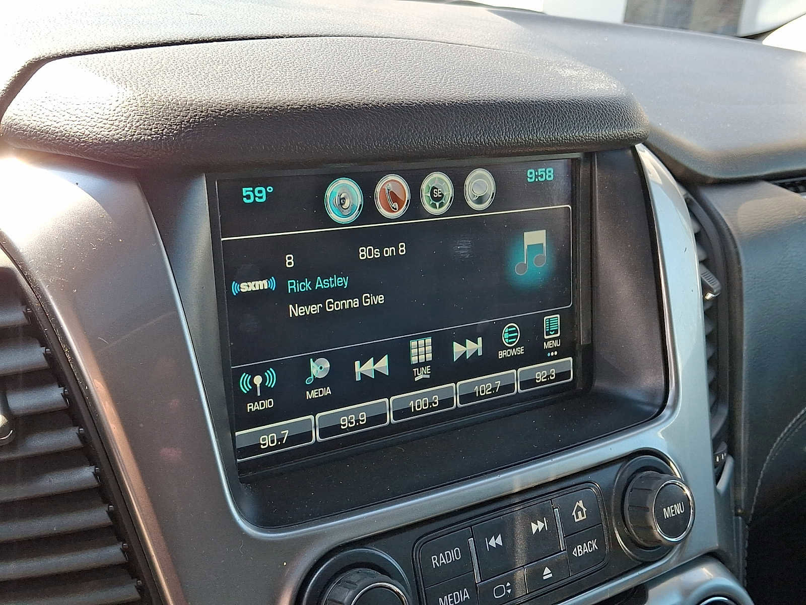Used 2019 Chevrolet Tahoe LT w/ Luxury Package AWD/4WD image 16