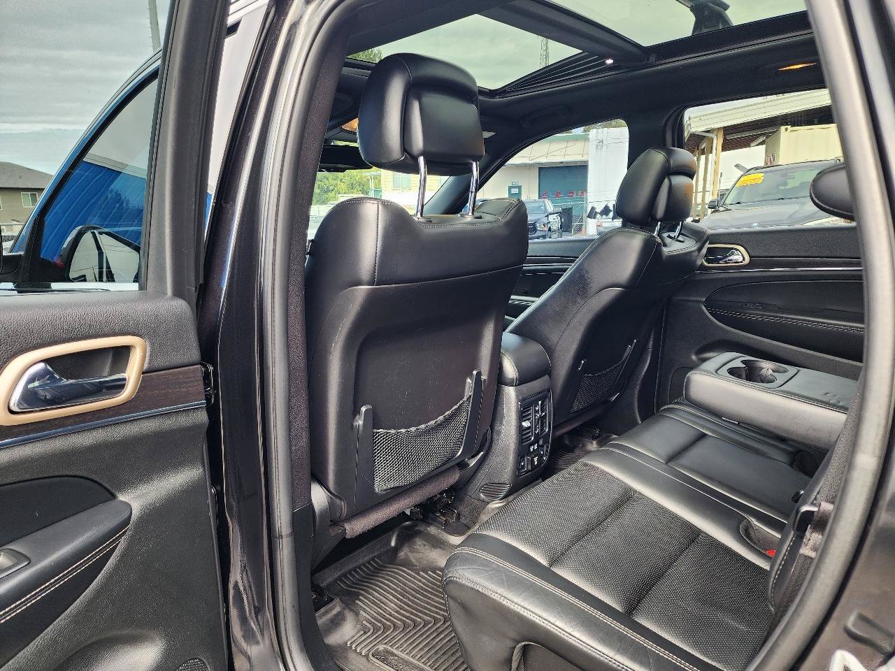 Used 2014 Jeep Grand Cherokee Limited w/ Luxury Group II AWD/4WD image 24