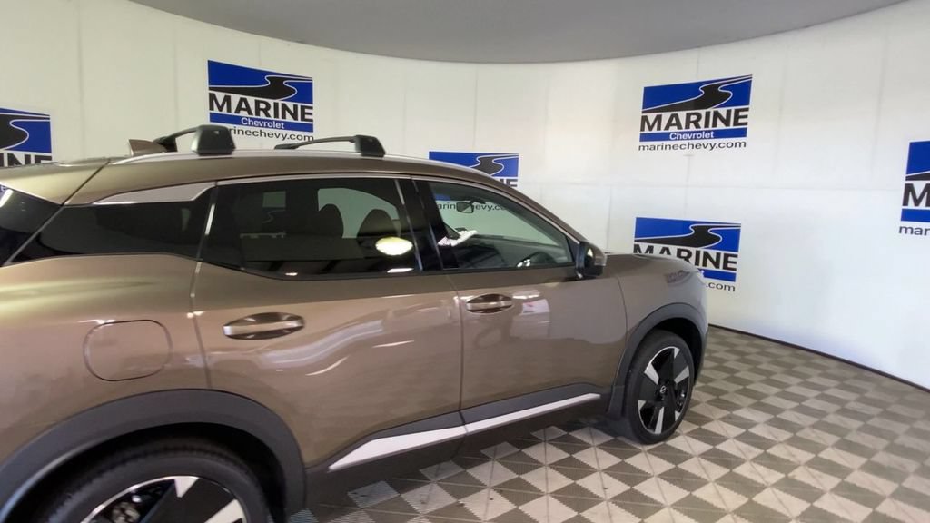 Used 2025 Nissan Kicks SR FWD image 2