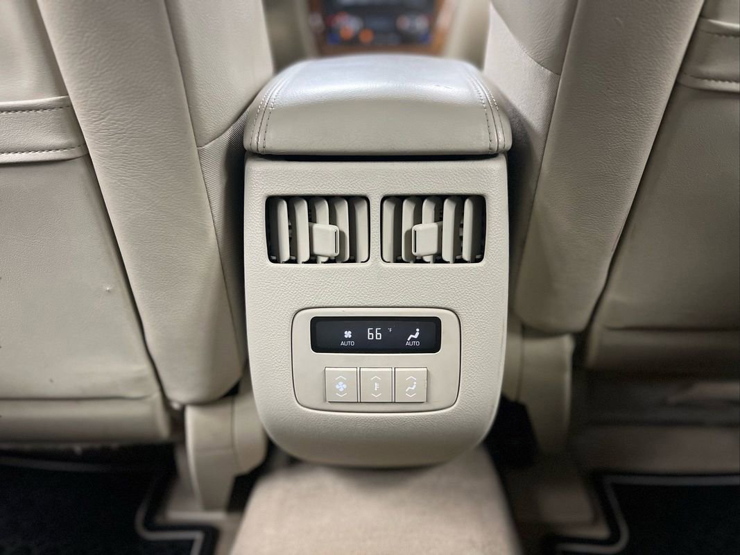 Used 2011 Cadillac DTS Platinum image 26