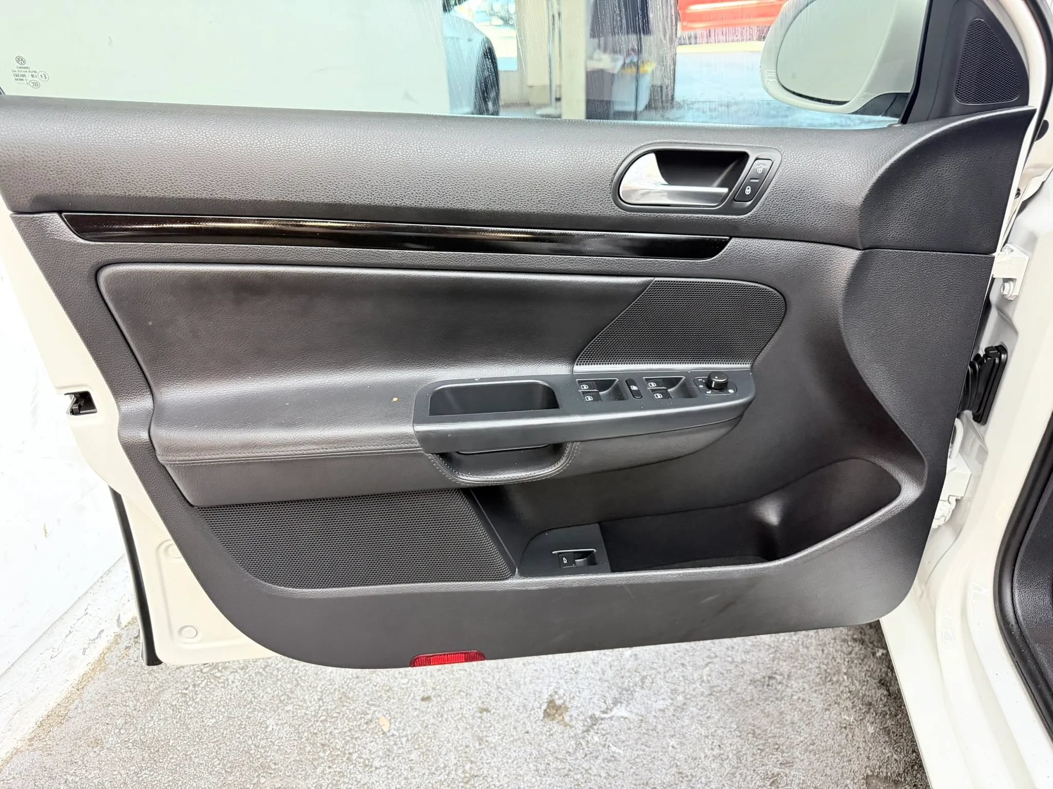 Used 2011 Volkswagen Jetta TDI FWD image 14