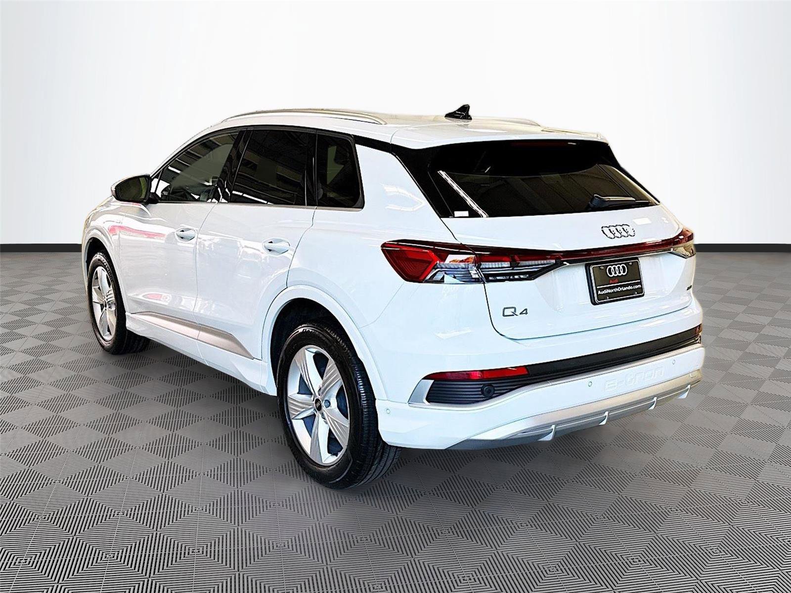 Used 2023 Audi Q4 e-tron Premium Plus w/ Premium Plus AWD/4WD image 5