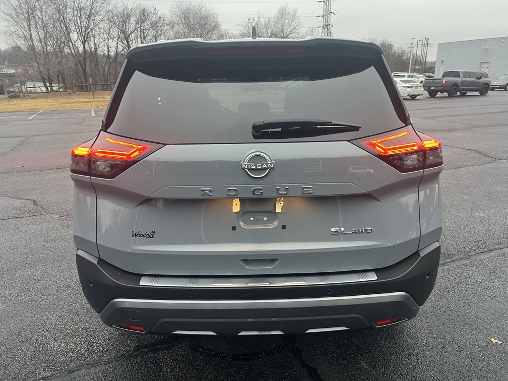 Used 2023 Nissan Rogue SL w/ SL Premium Package image 4