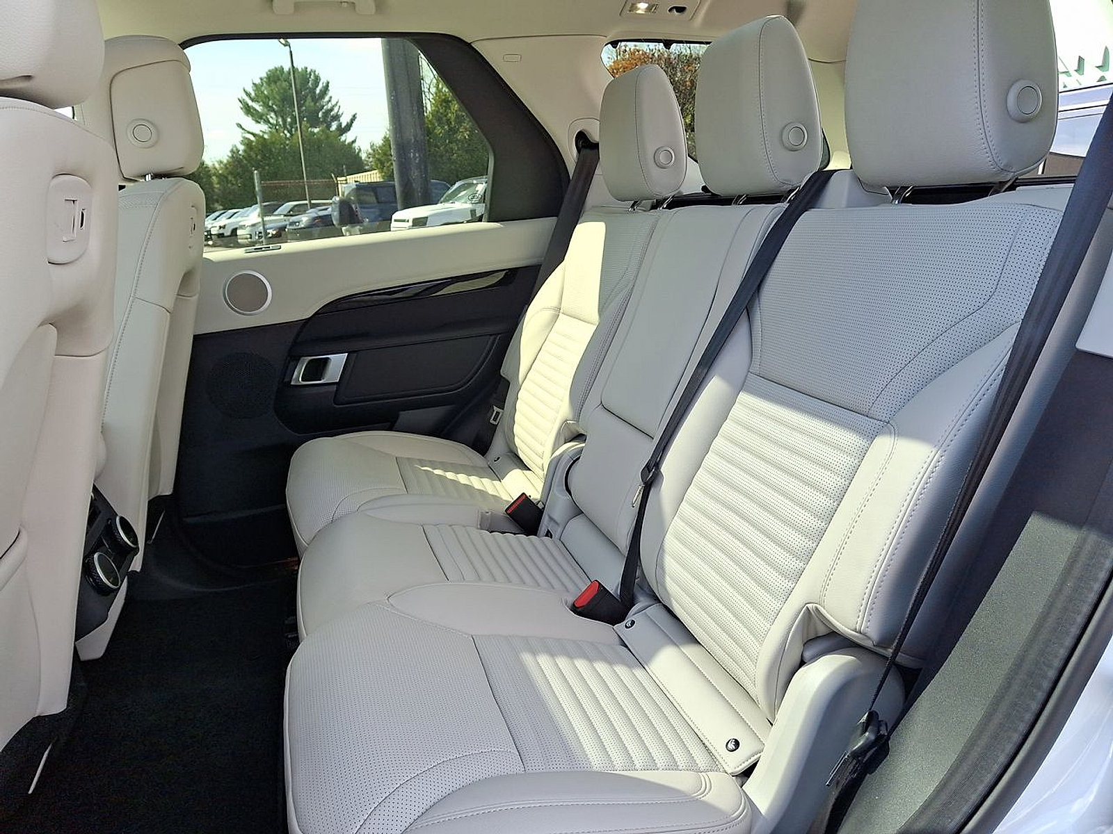Certified 2026 Land Rover Discovery S AWD/4WD image 26