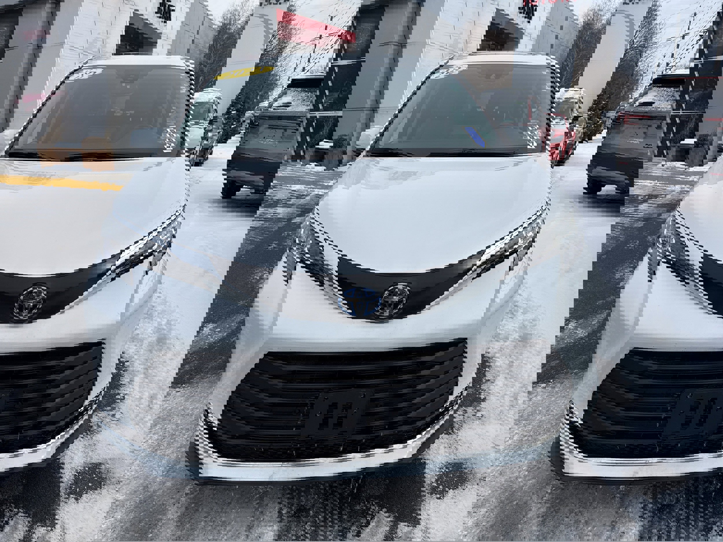 Used 2023 Toyota Sienna XLE video 2