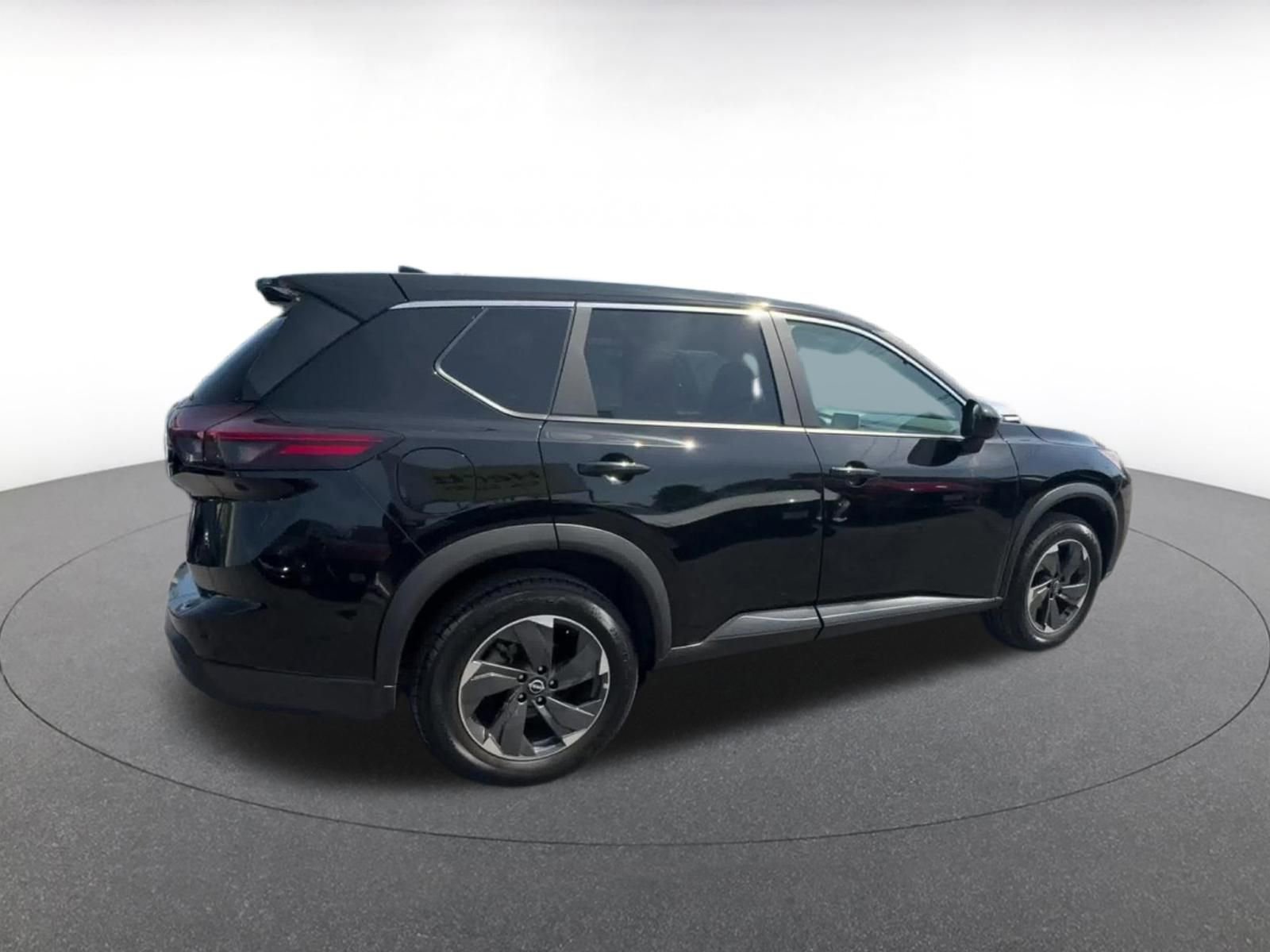 Used 2025 Nissan Rogue SV image 15