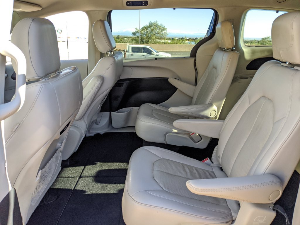 Used 2021 Chrysler Pacifica Touring-L FWD image 15