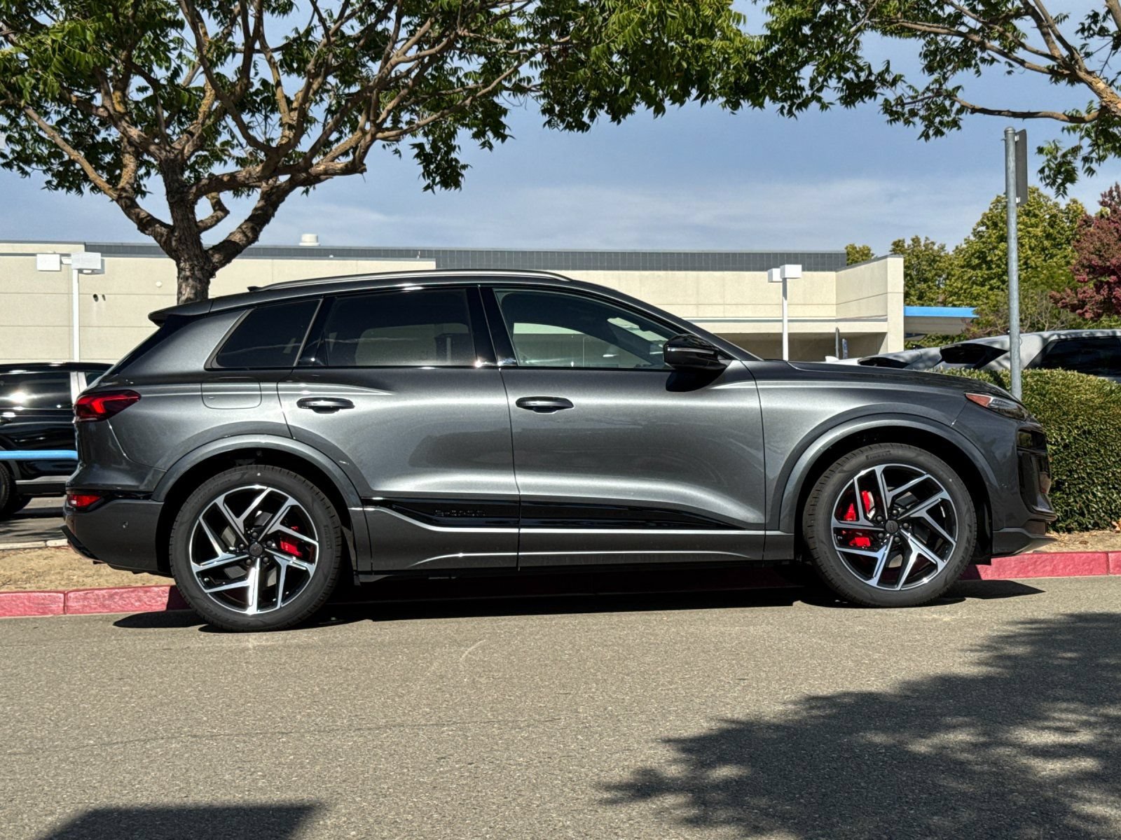 New 2027 Audi SQ6 e-tron Premium Plus AWD/4WD image 7
