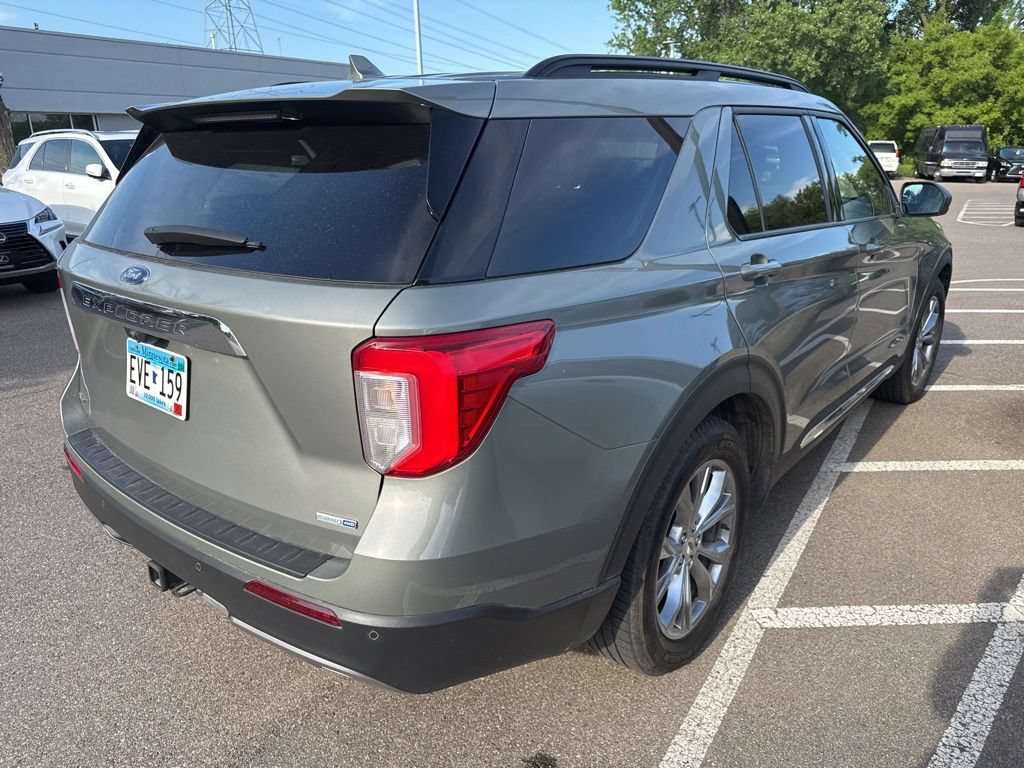 Used 2020 Ford Explorer XLT w/ Equipment Group 202A AWD/4WD image 8