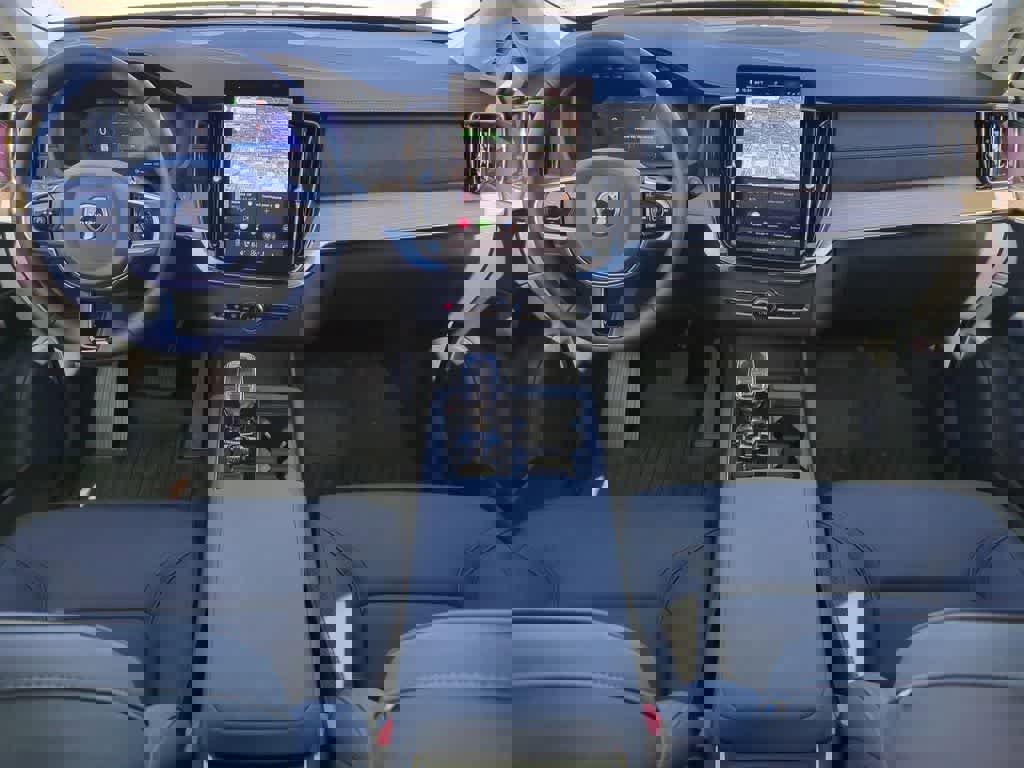 Certified 2025 Volvo XC90 B5 Core w/ Protection Package Premier image 13