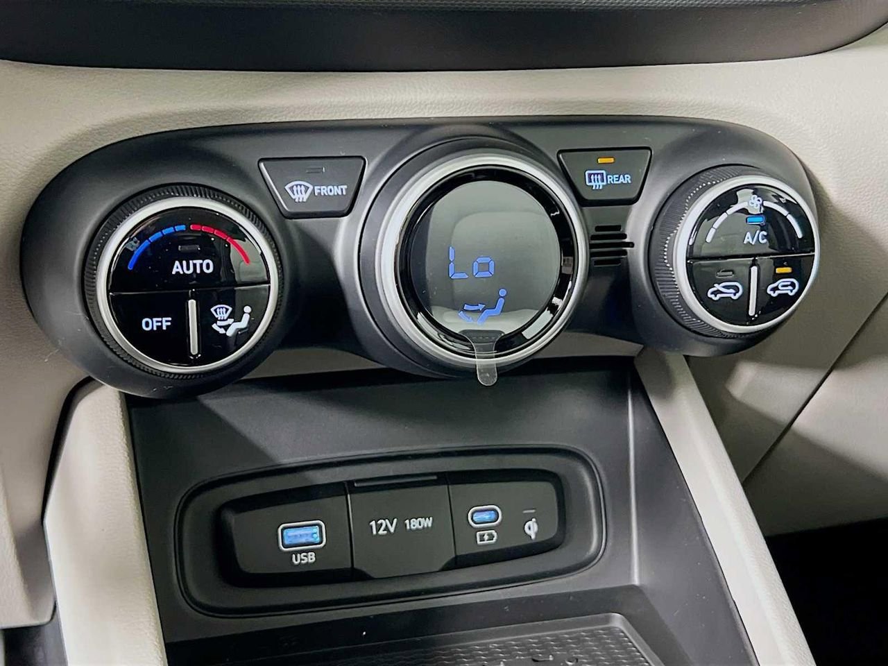 New 2026 Hyundai Venue SEL FWD image 11