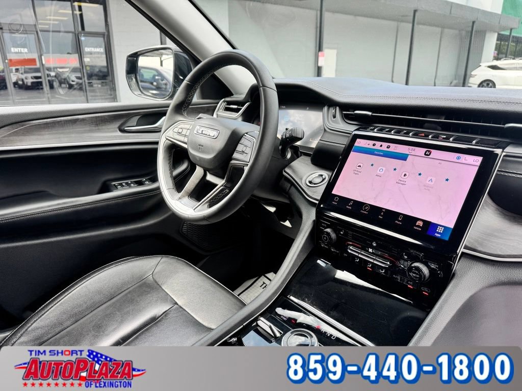 Used 2023 Jeep Grand Cherokee Limited AWD/4WD image 41