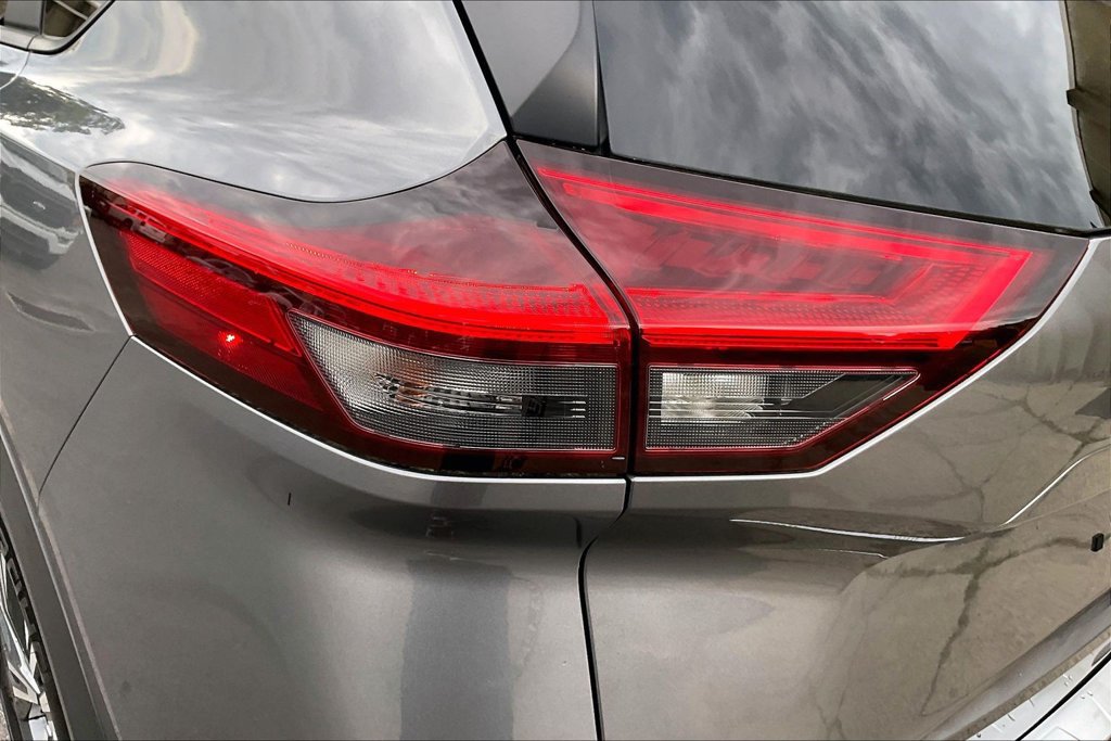 Used 2023 Nissan Rogue SV AWD/4WD image 28