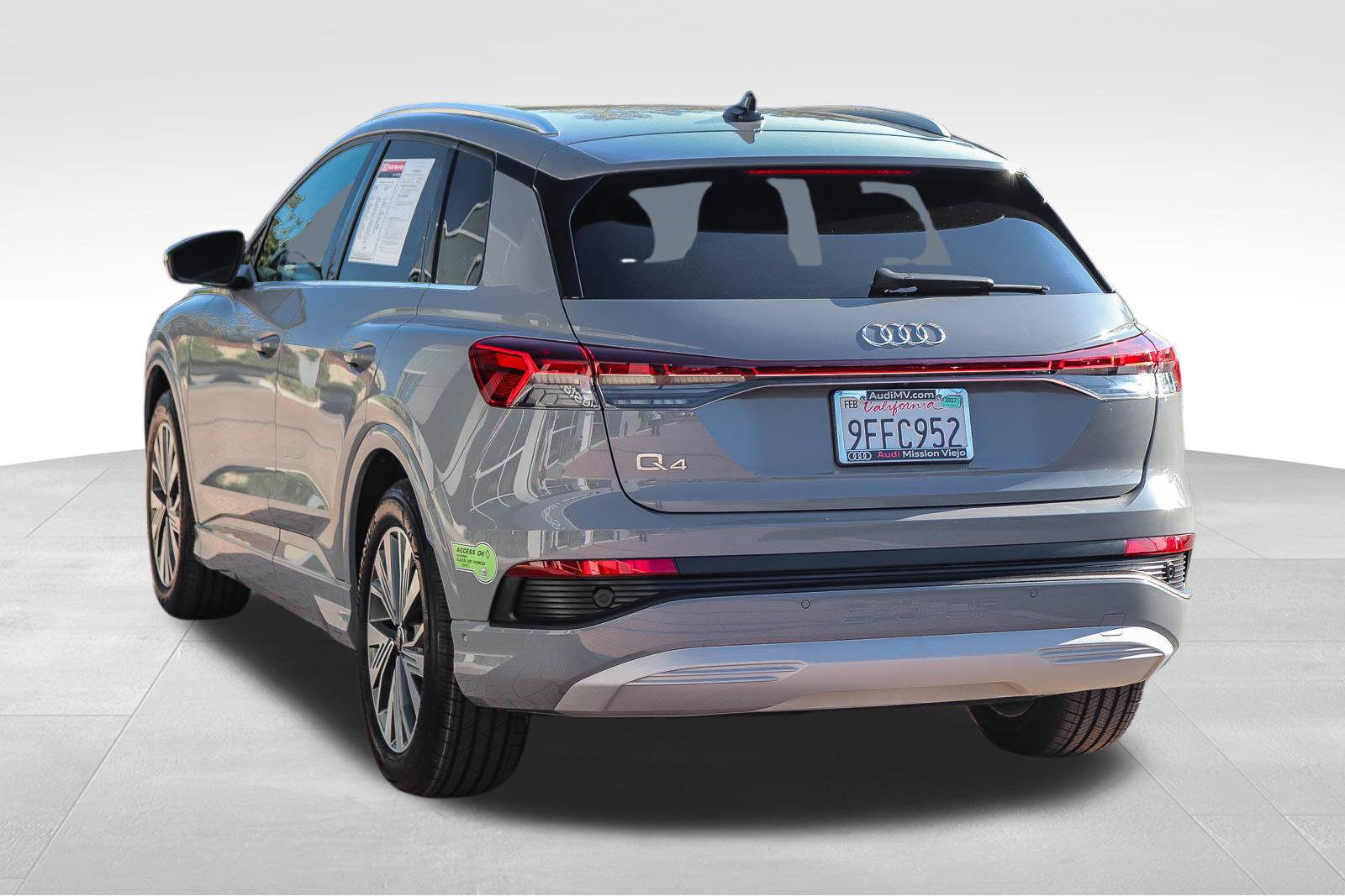 Used 2023 Audi Q4 e-tron Premium Plus w/ Premium Plus RWD image 4