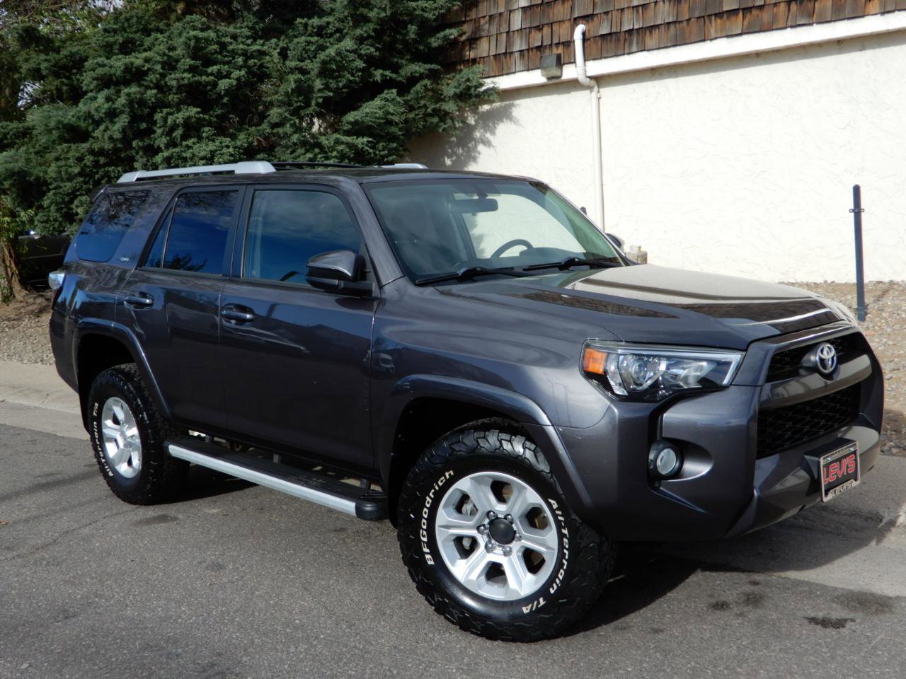 Used 2018 Toyota 4Runner SR5 AWD/4WD image 3