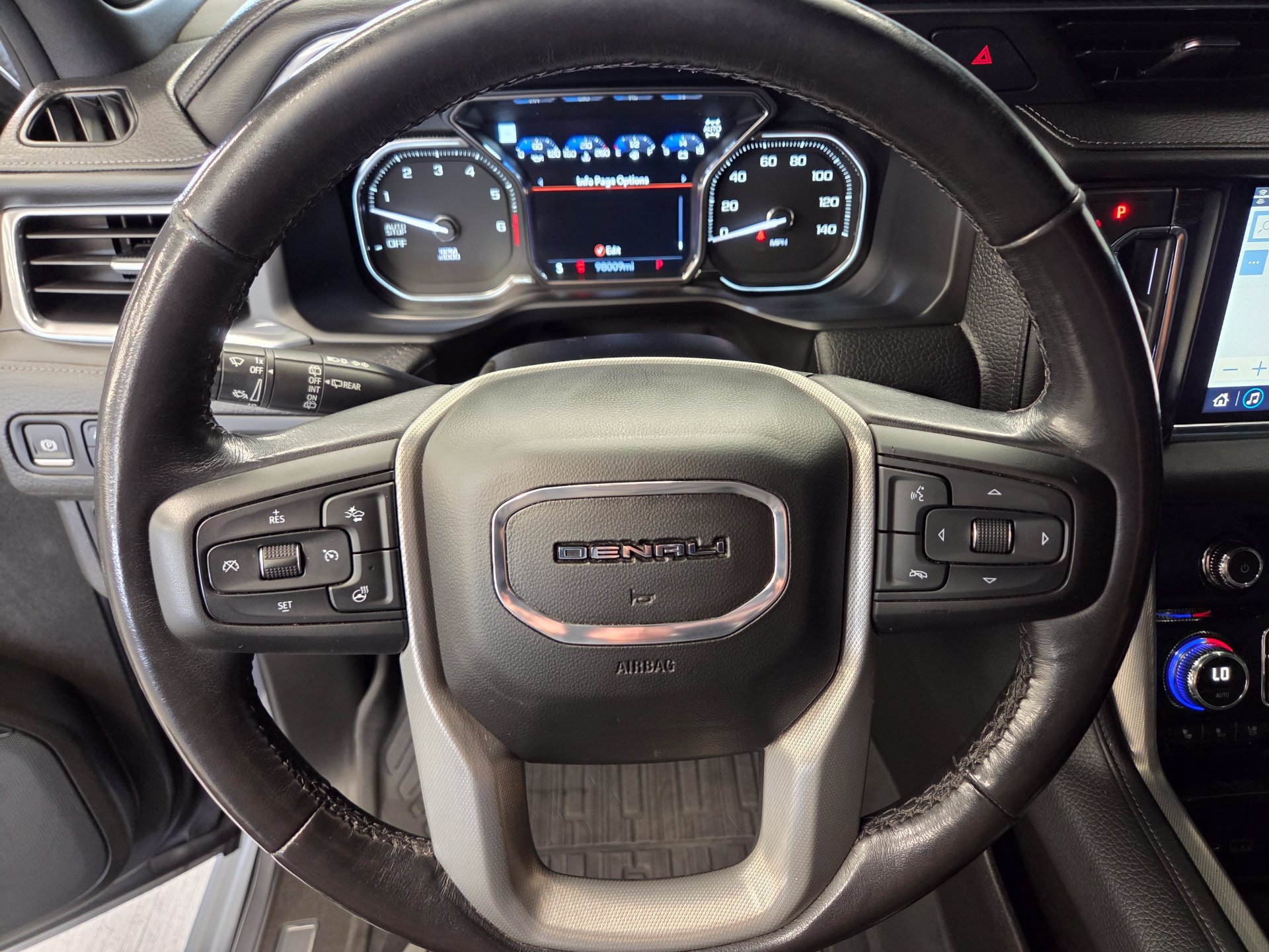 Used 2021 GMC Yukon Denali w/ Denali Premium Package AWD/4WD image 17