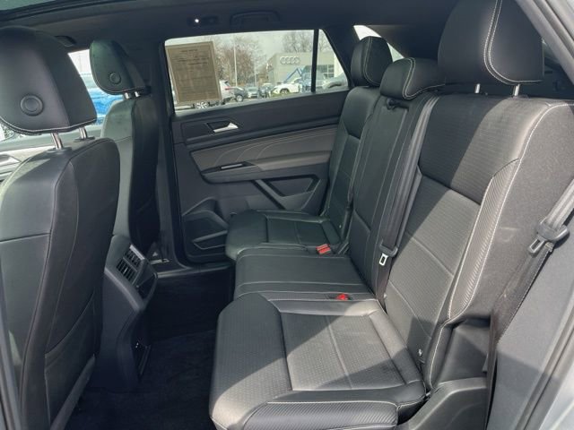 Certified 2022 Volkswagen Atlas Cross Sport SE w/ Panoramic Sunroof Package image 30