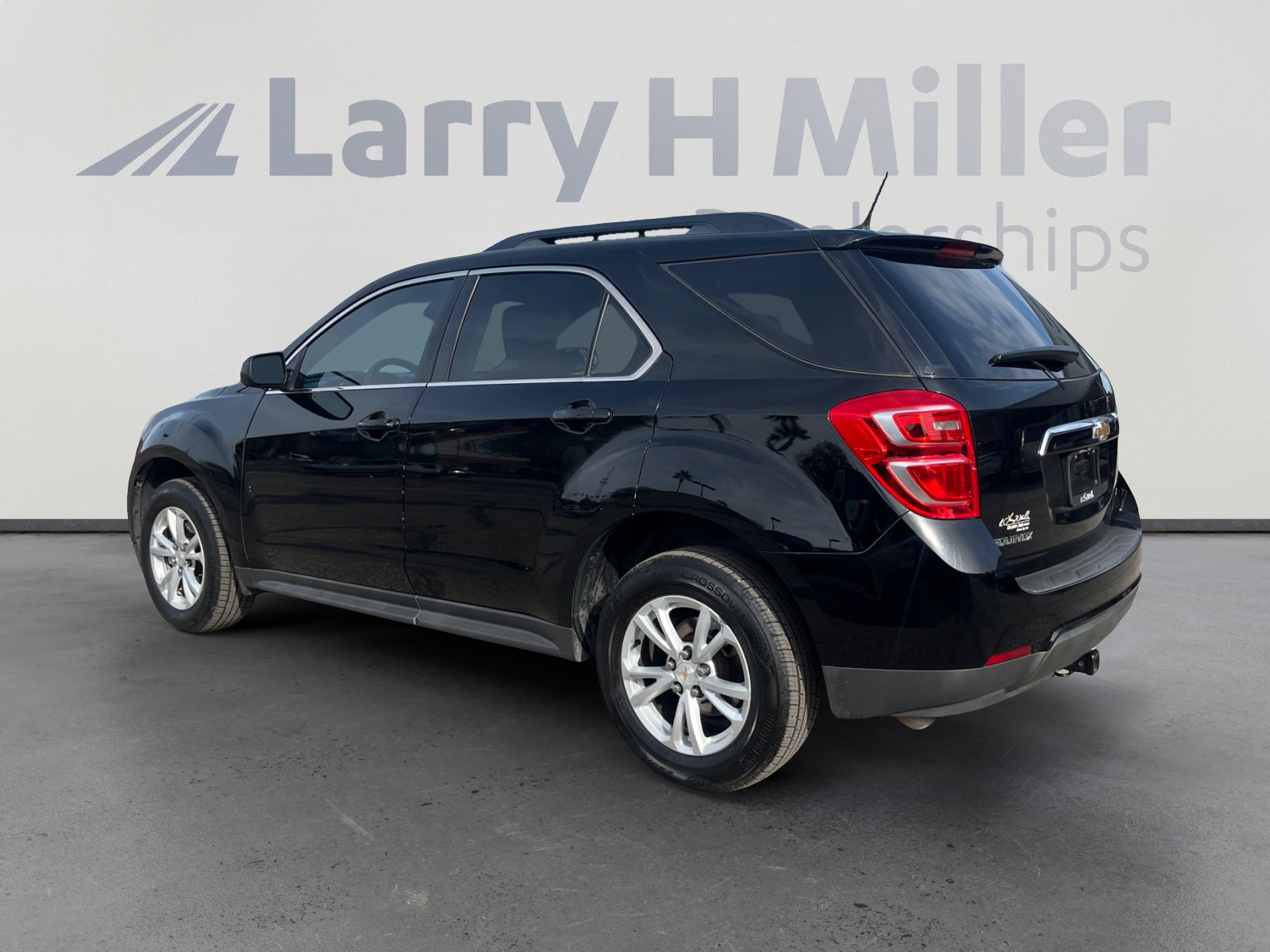 Used 2017 Chevrolet Equinox LT w/ Convenience Package image 3
