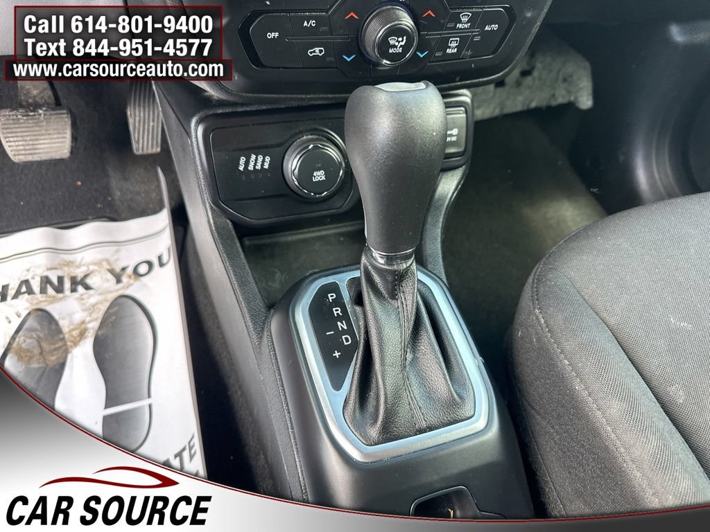 Used 2018 Jeep Renegade Latitude AWD/4WD image 14