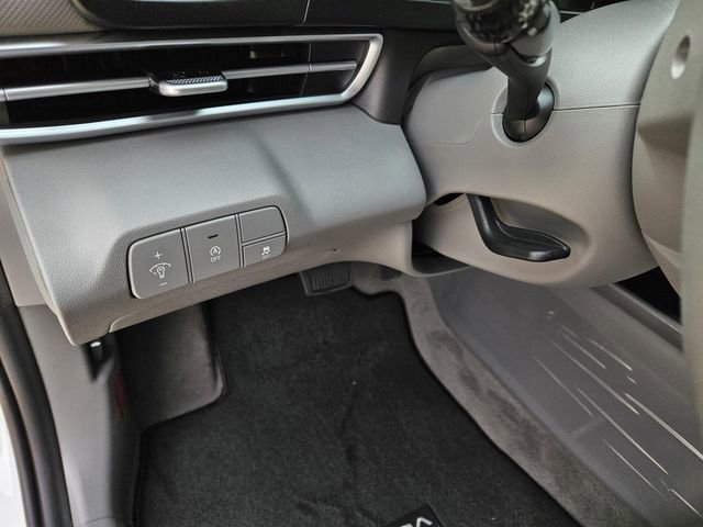 New 2026 Hyundai Elantra SE image 13