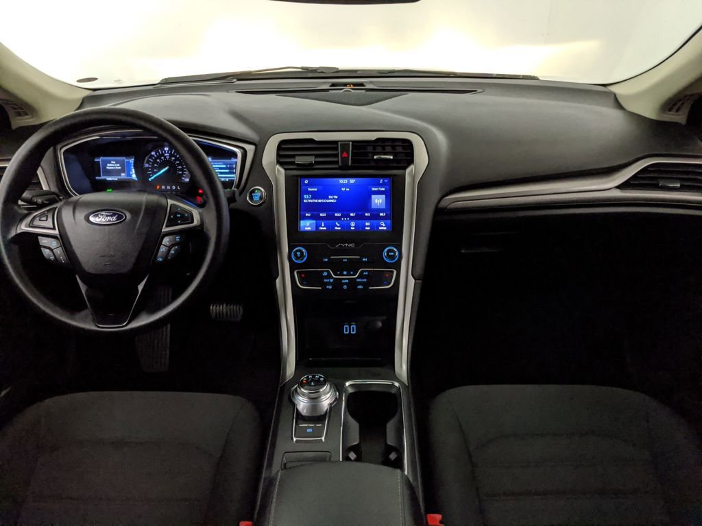 Used 2020 Ford Fusion SE image 7