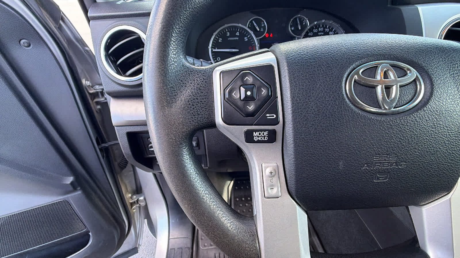 Used 2014 Toyota Tundra SR5 w/ SR5 Upgrade Package AWD/4WD image 19