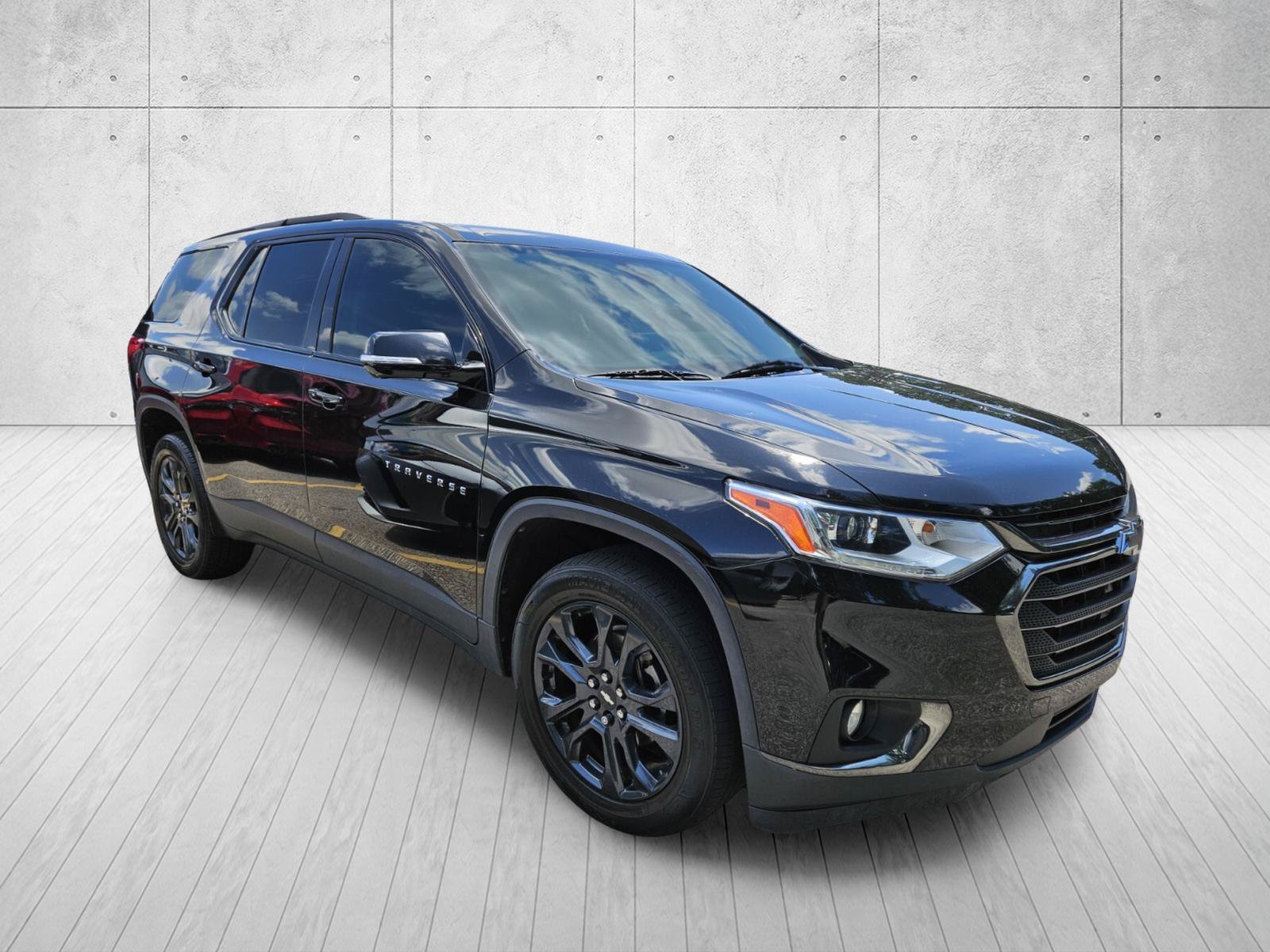 Used 2020 Chevrolet Traverse RS FWD image 1