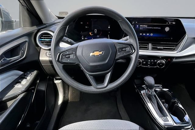 Used 2025 Chevrolet Trax LT FWD image 8
