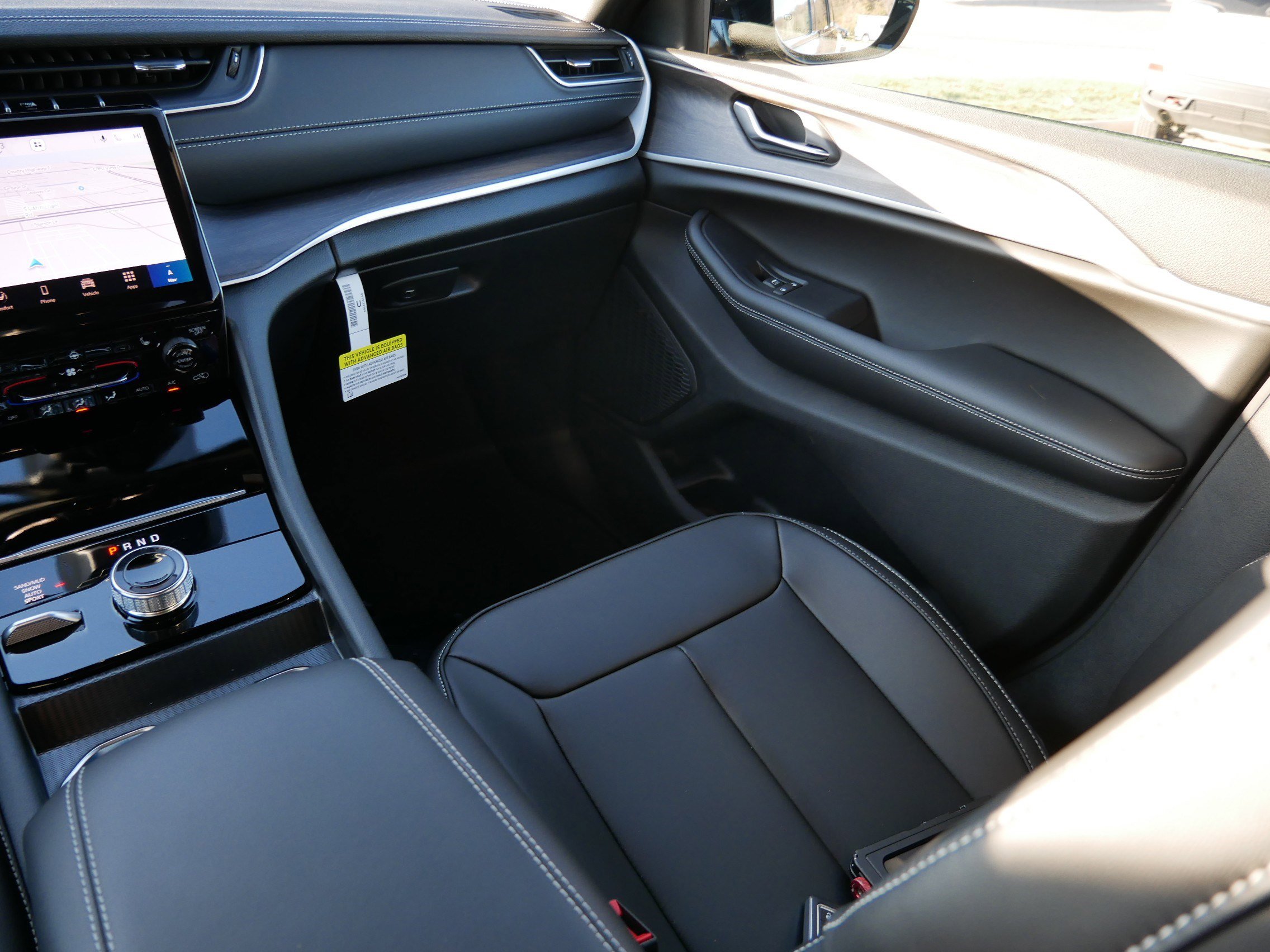 New 2025 Jeep Grand Cherokee Limited w/ Black Appearance Package image 11