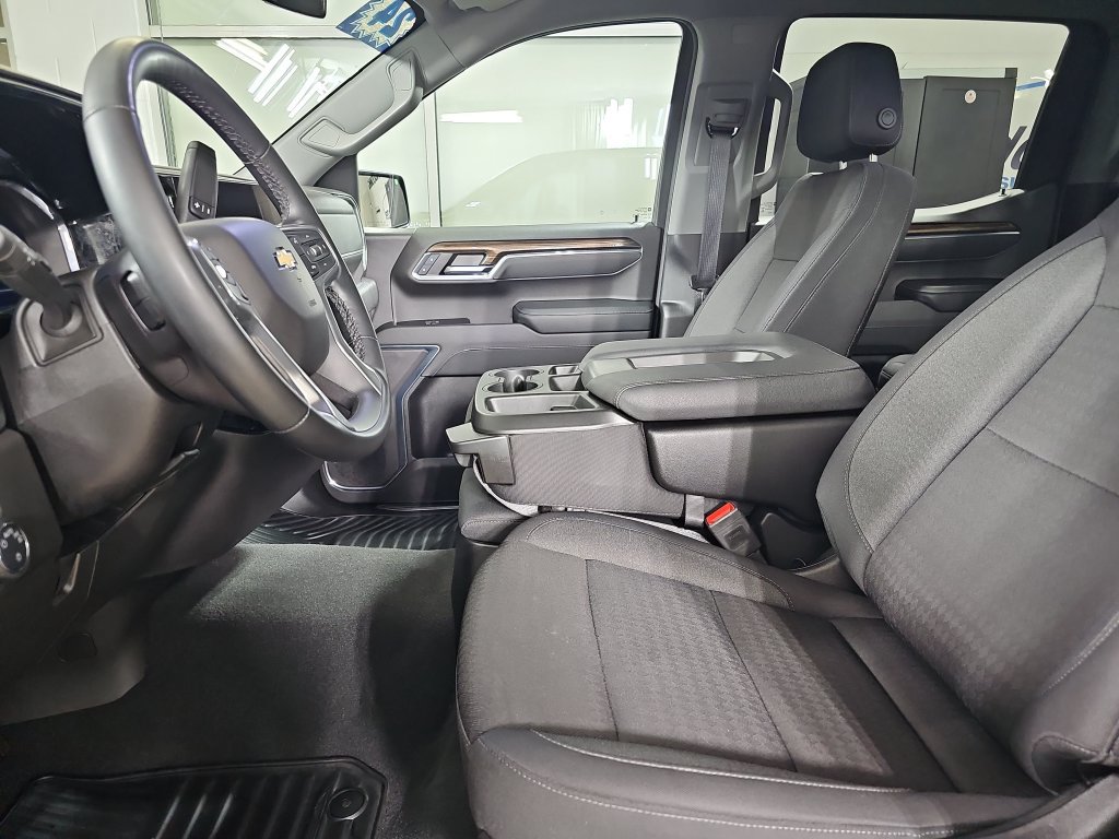 Certified 2024 Chevrolet Silverado 1500 LT AWD/4WD image 18
