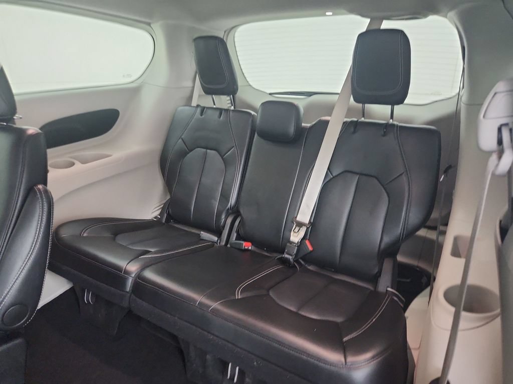 Used 2024 Chrysler Pacifica Touring-L FWD image 35