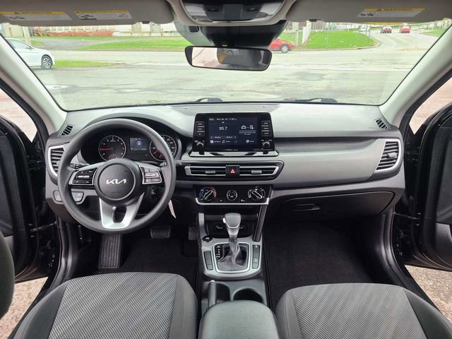 Used 2023 Kia Seltos LX AWD/4WD image 11