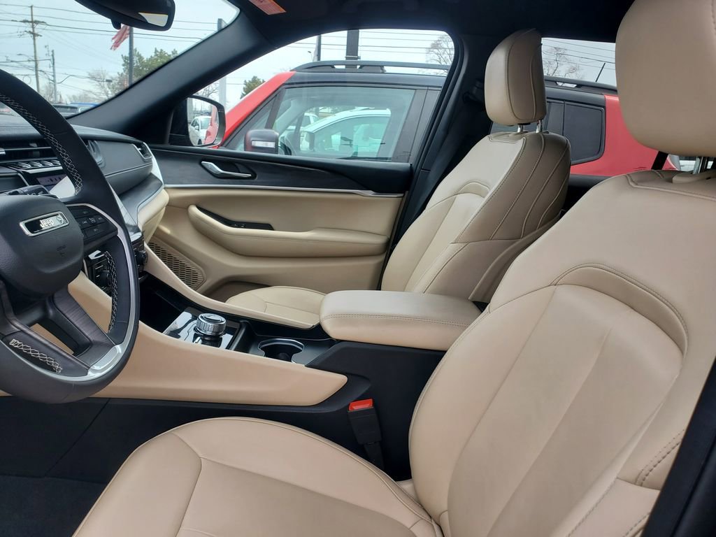 Used 2024 Jeep Grand Cherokee Limited image 11