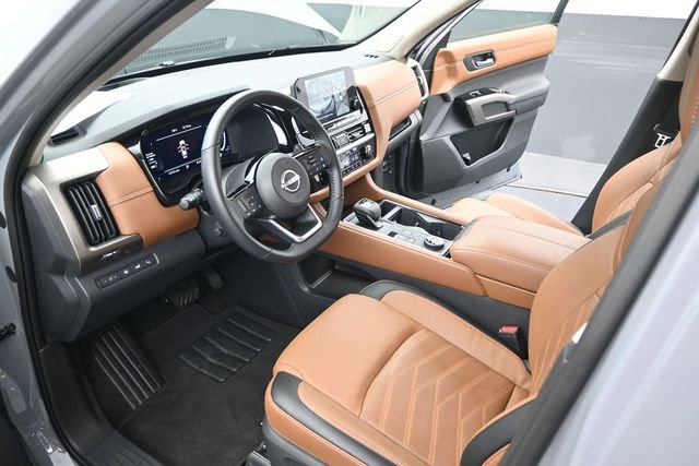 Used 2025 Nissan Pathfinder Platinum AWD/4WD image 5