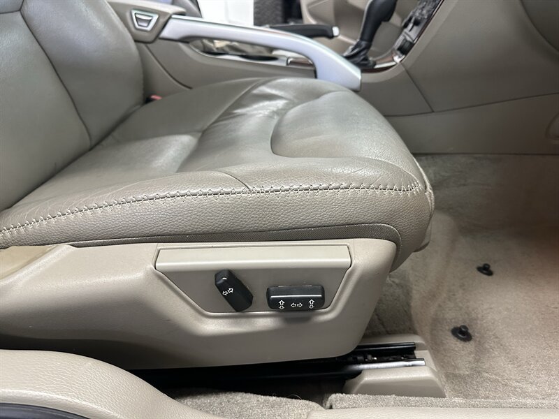 Used 2007 Volvo XC70 AWD/4WD image 23