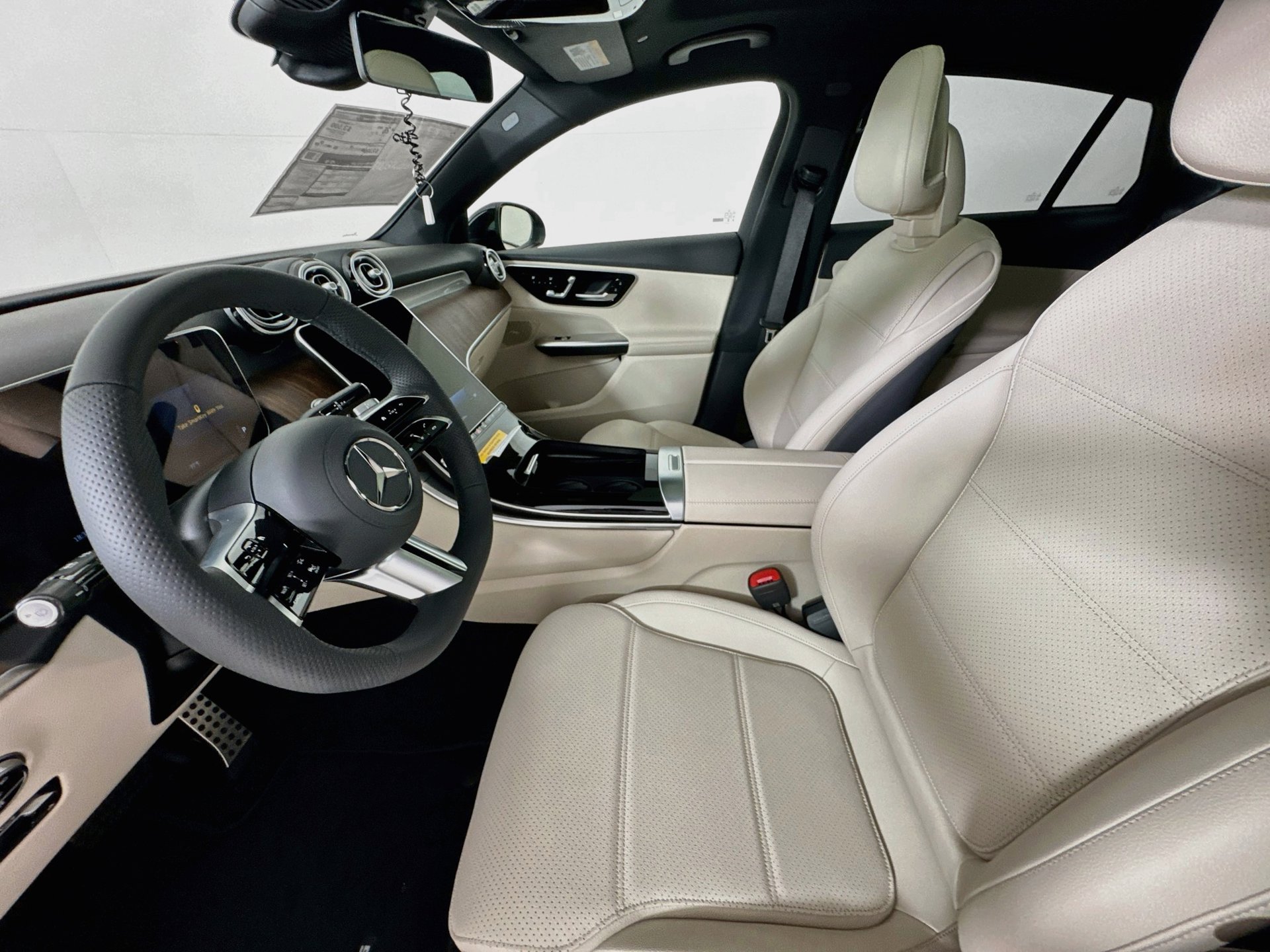New 2027 Mercedes-Benz GLC 300 4MATIC image 23