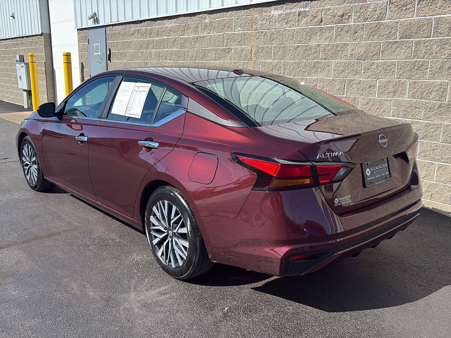Used 2025 Nissan Altima 2.5 SV FWD image 38