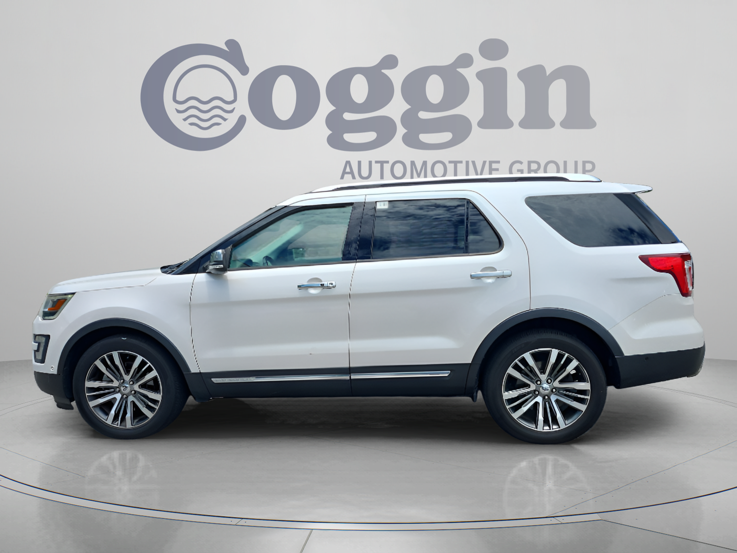 Used 2017 Ford Explorer Platinum AWD/4WD image 2