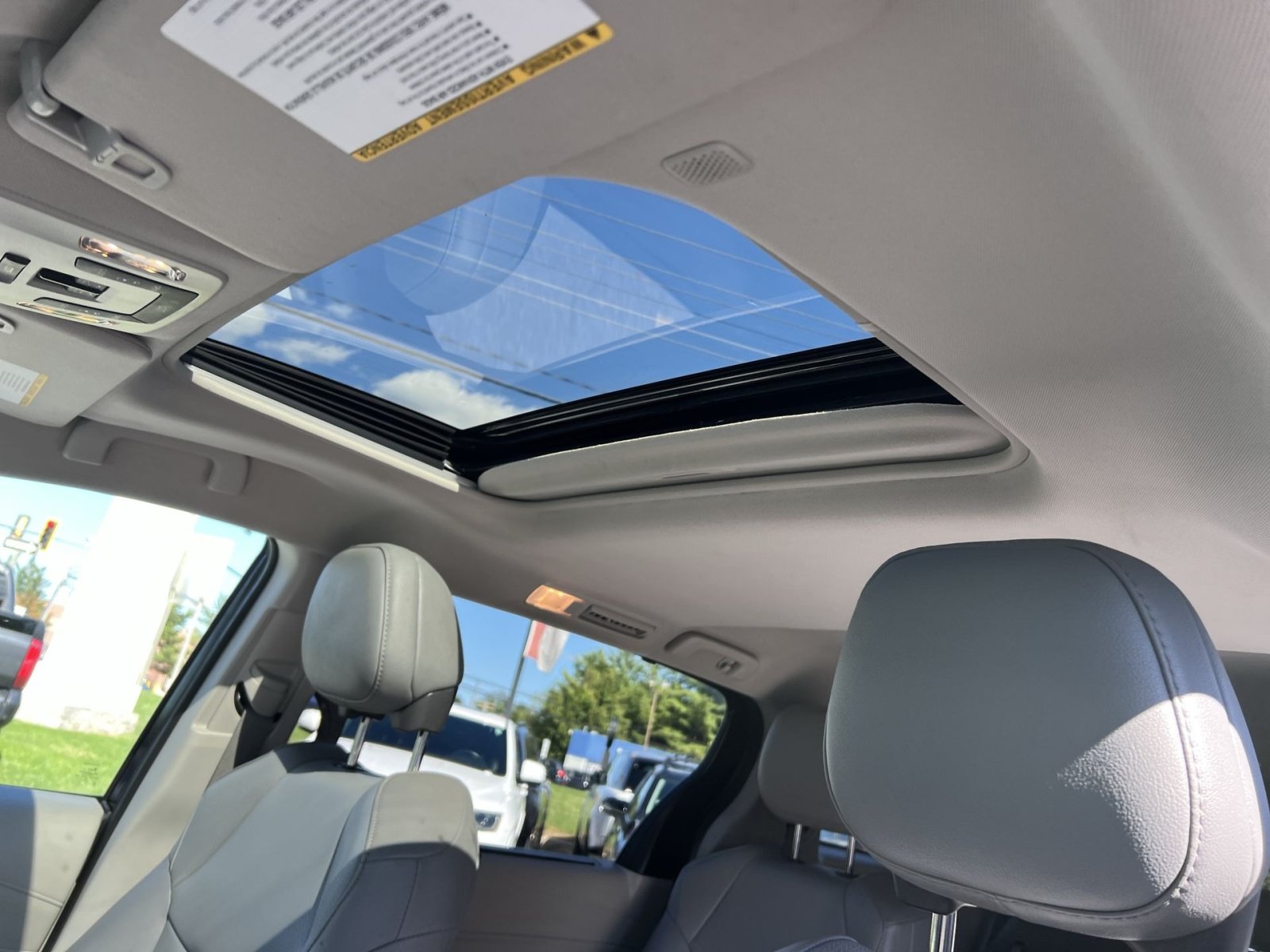 Used 2022 Toyota Sienna XLE FWD image 23