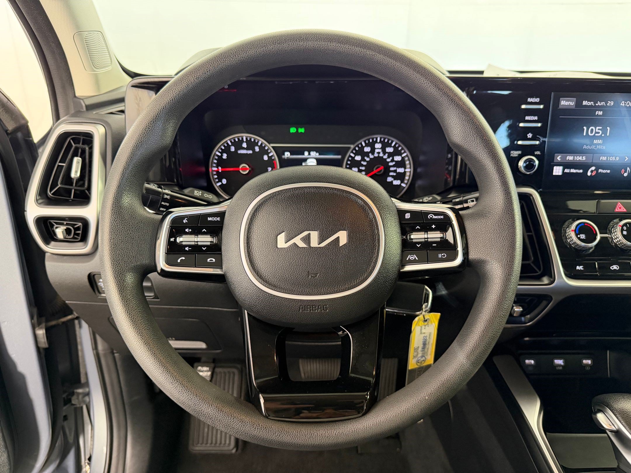 Used 2022 Kia Sorento LX AWD/4WD image 11
