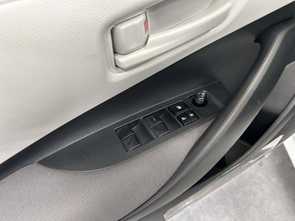 Used 2026 Toyota Corolla LE FWD image 15