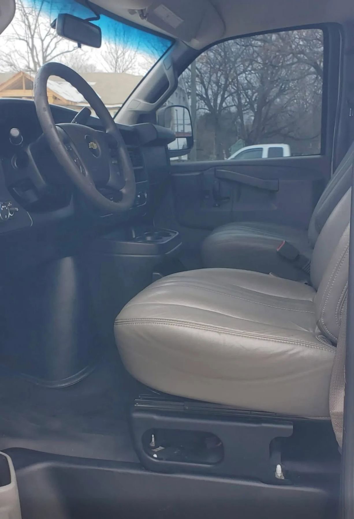 Used 2021 Chevrolet Express 2500 Regular Van 3D w/ Driver Convenience Package image 8