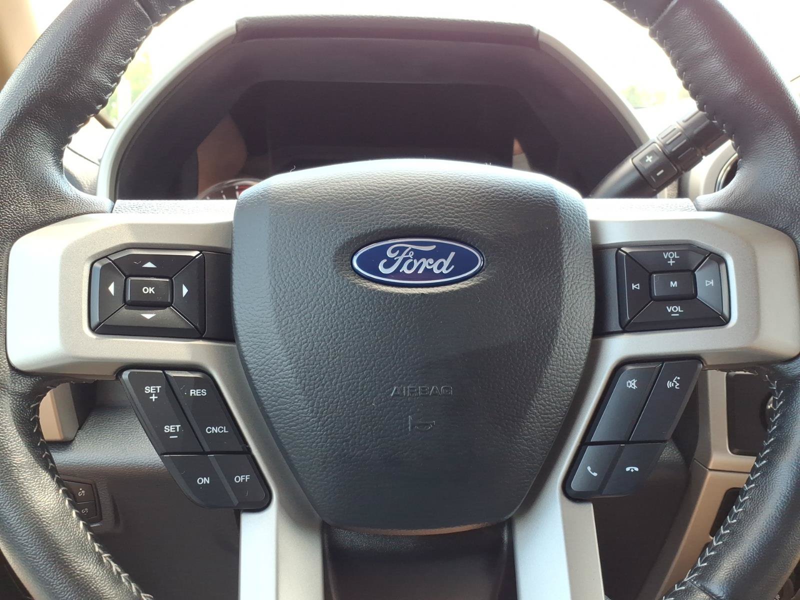 Used 2022 Ford F350 Lariat w/ Lariat Ultimate Package AWD/4WD image 22