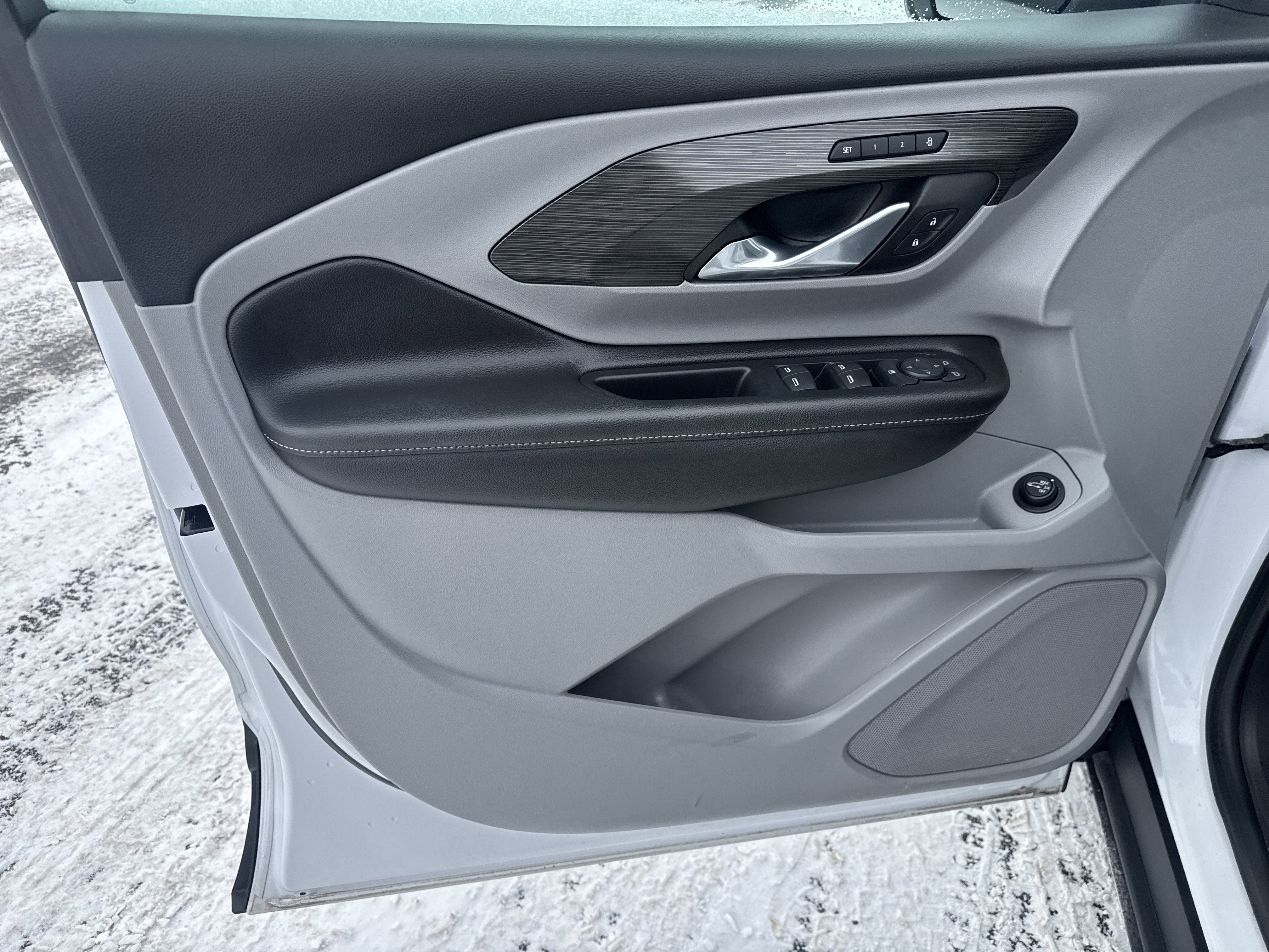 Used 2023 GMC Terrain SLT w/ LPO, Floor Liner Package image 15